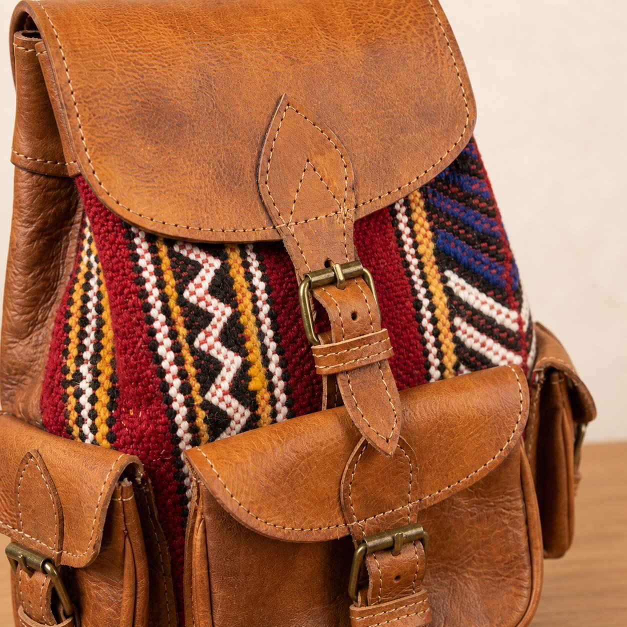 Sac à dos artisanal en cuir véritable – Fabriqué à Fès, Maroc image 2